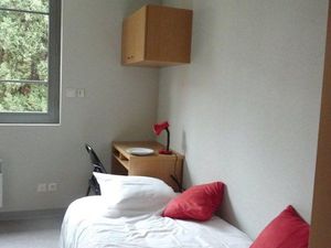 Studio meublé centre Toulouse dans résidence étudiante récente face entrée principale de L