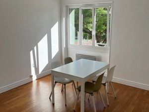 A vendre T3 55 m² Dijon état neuf  meublé  quartier fac