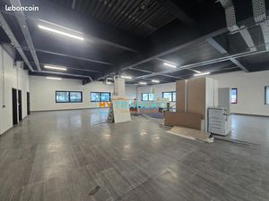 Local bureaux 822 m²