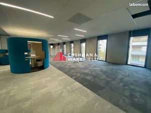 Bureaux 372 m²