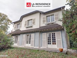 Maison 11 pièces 245 m²