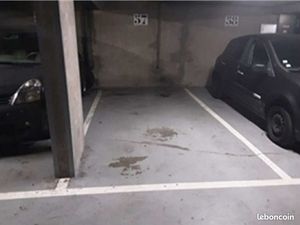 Place de parking immeuble sécurisé