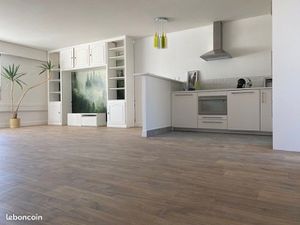 Appartement complètement refait à neuf avec vue dégagée  2 chambres au 7 eme étage