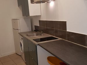 Rez-de-chaussée d'une maison et jardin