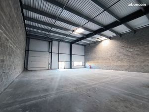 Local d'activité avec extérieur privatif