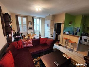 3 pièces duplex (chambre et bureau sous comble=T1) en centre ville Pau