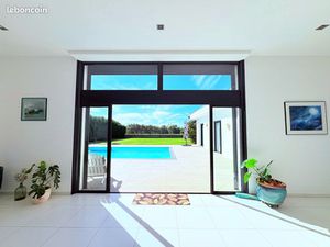 Maison contemporaine avec piscine