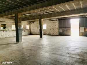 Entrepôt 300 m²
