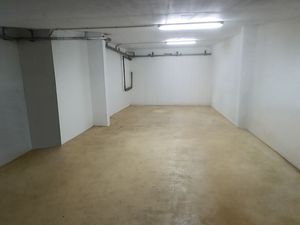 Local de stockage 50 m² +30 m² – idéal artisans – accès fourgon < 2m