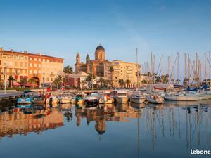 St Raphaël: commerce 65m²sur le vieux port 130k