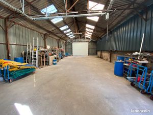 Entrepôt + stockage extérieur