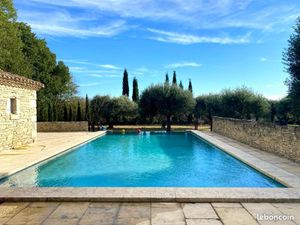 Mas de 230 m2 à Uzès