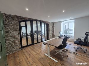 PAU - BUREAUX DE 92M² avec place de parking à proximité