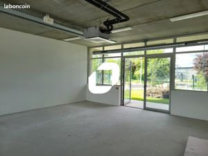 Bureau 1 592 m²