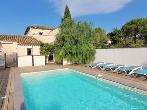 Villa 5 chambres dont 2 en rez de chaussee  sejour de 50 m2  sur terrain clos arbore et pi