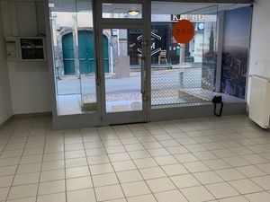 Beau Magasin ou bureau de 57 m2 à RIOM