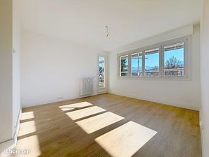 Appartement TYPE 3 entièrement rénové - Lumineux - Balcon avec vue - Parking collectif séc