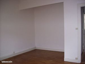 Loue grand F2 balcon centre grenoble