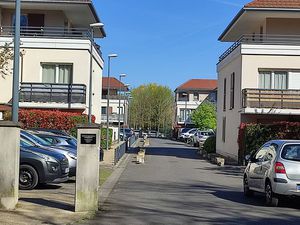 Loue parking sécurisé par portail télécommandé