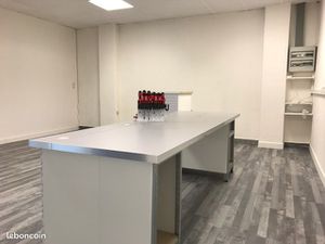 LOCAL STOCKAGE / ACTIVITÉS 160 m²