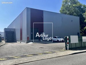 Local industriel 1 022 m²
