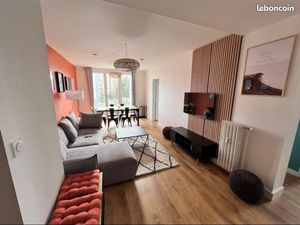 Chambre rénovée et meublée avec wifi et parking