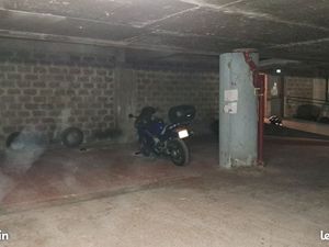 Place de parking moto ou scooter