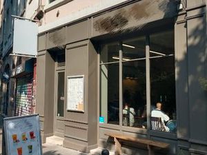 Local 49m2+ cave métro Croix Paquet