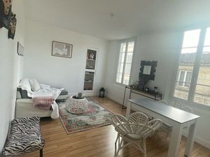 Apparemment 2 pièces