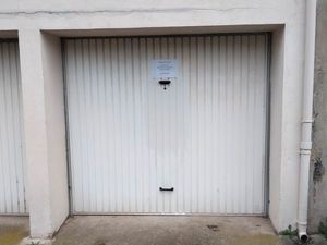 Grand garage à louer