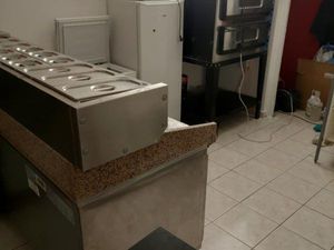 ? À louer : Local pizzeria équipé – 640 /mois (Sérignan