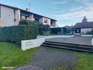 Studio meublé 28m2 vue lac parking privative avec balcon