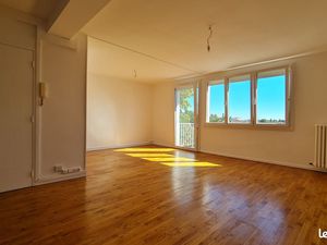 Appartement grand T3 65m2 Lumineux Souché. Rénové récemment