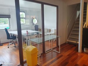 Bureaux à louer sur une péniche à Suresnes