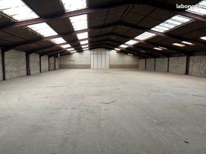 Entrepôt 800 m² à louer – Accès poids lourds – < 1h de PariS