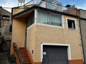 Avène – Maison de village avec terrasse  garage et potentiel + terrain bord de rivière en 