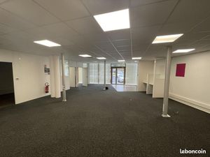 Local bureaux 192 m²