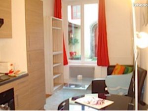 Part loue F2 joli meublé libre 1/12