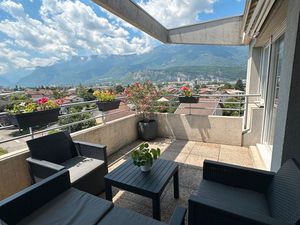 Lumineux T2 avec terrasse vue sur les montagnes