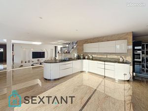 Maison 8 pièces 380 m²