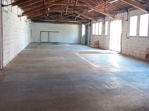 A louer un local de 280 m2 pour un entrepôt de stockage ou une location artisanale  centre