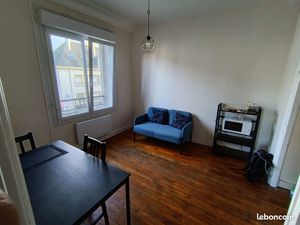 530 euros (cc) - 2 pièces meublé Lorient avec parking à 2 pas de la gare - 26m2