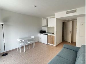 Bel studio meublé avec balcon – Nice  à deux pas de la plage