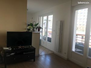 Grand studio meublé