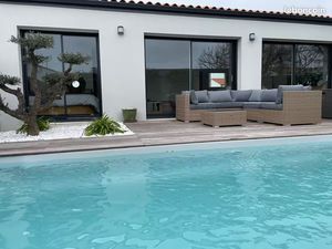 Maison neuve entierement meublée avec piscine chauffée