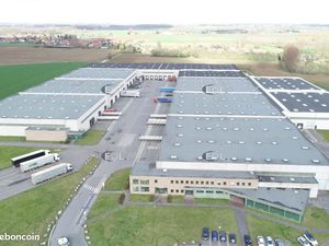 Local industriel 43 569 m²