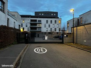 Place parking sécurisée