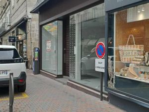 Local commercial 164 m²