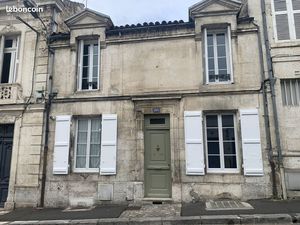 MAISON de VILLE ancienne dans quartier résidentiel Angoulême Centre