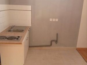 Studio eaux + électricité compris BIEN LIRE